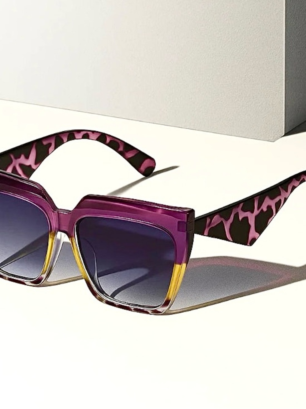 Purple Gradient Leopard-Arm Sunglasses - Picture 2 of 10